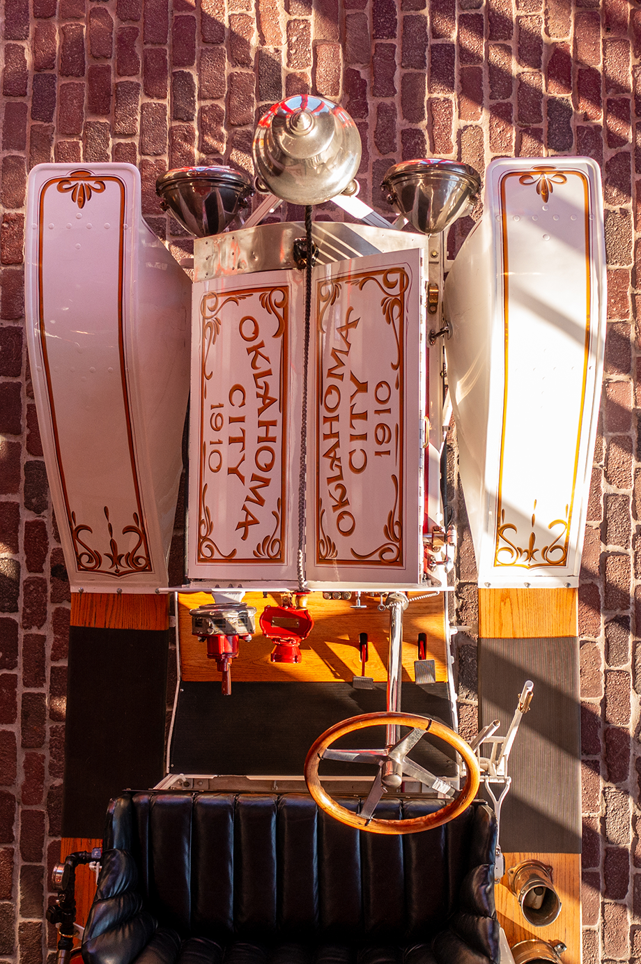 white firetruck from 1910